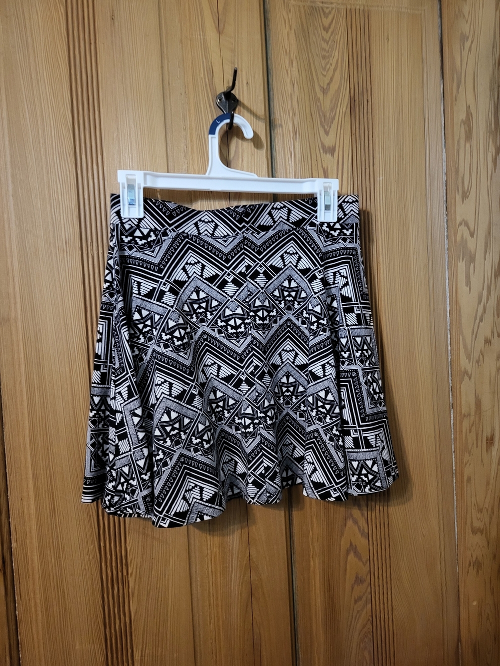PINK by Victoria's Secret Skater Skirt featuring a Black & White Pattern MEDIUM - Picture 2 of 3